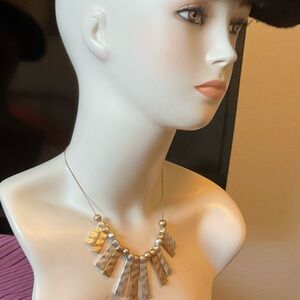 CLASSY GOLD & SILVER ADJUSTABLE NECKLACE. VERY STYLISH, LIGHT WEIGHT.